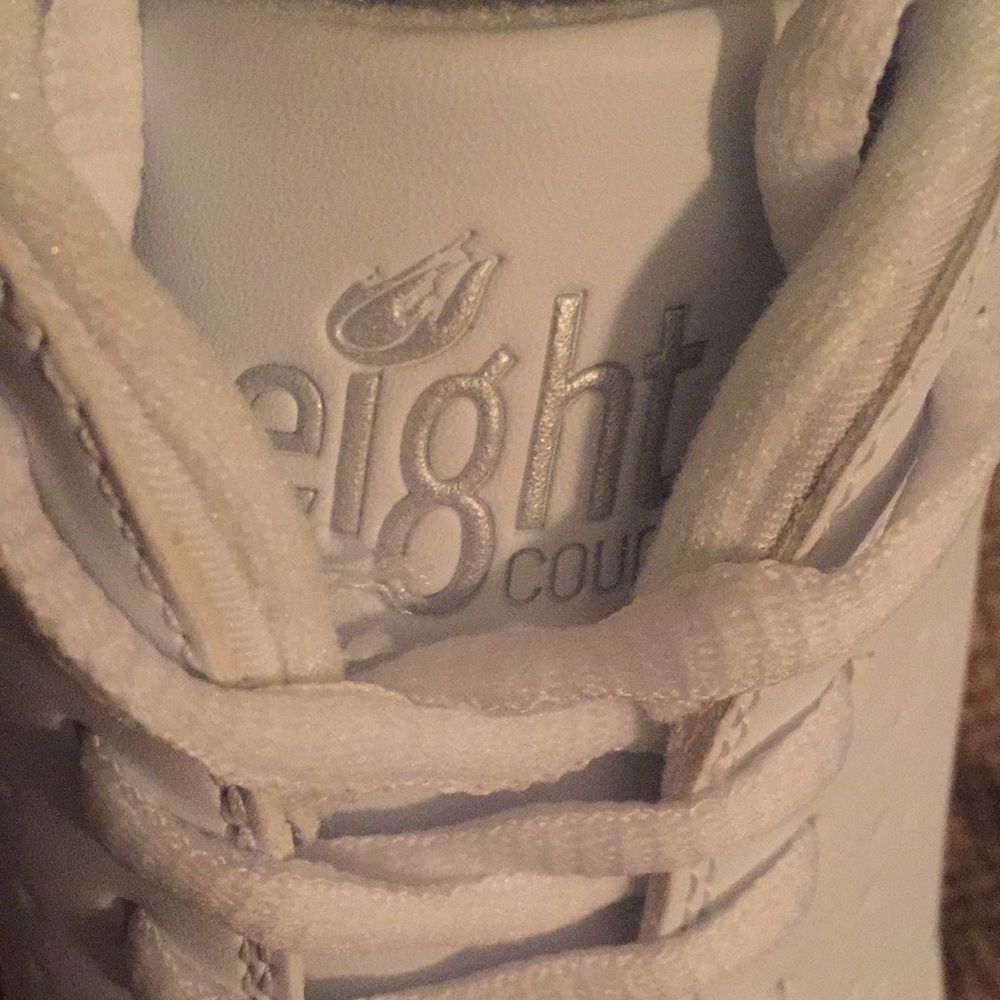 Eight Court - Picture 4 of 6